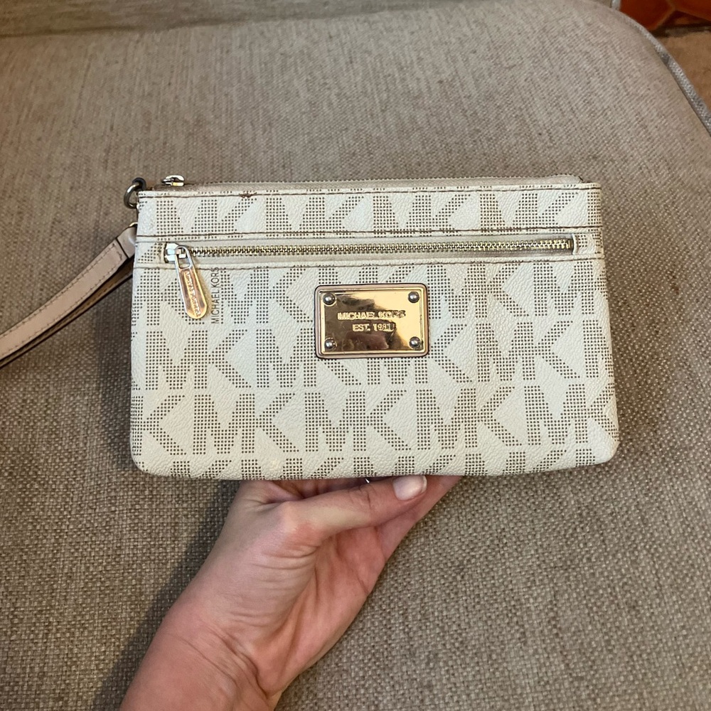 Michael kors leather signature print wristlet